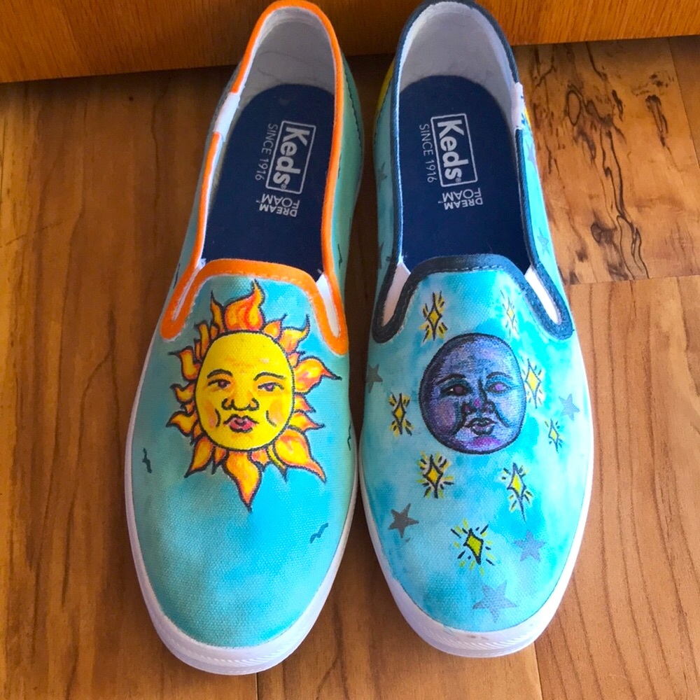 Keds size 7-1/2 7.5 hand painted Dreamfoam duck sneakers blue stars sun moon EUC